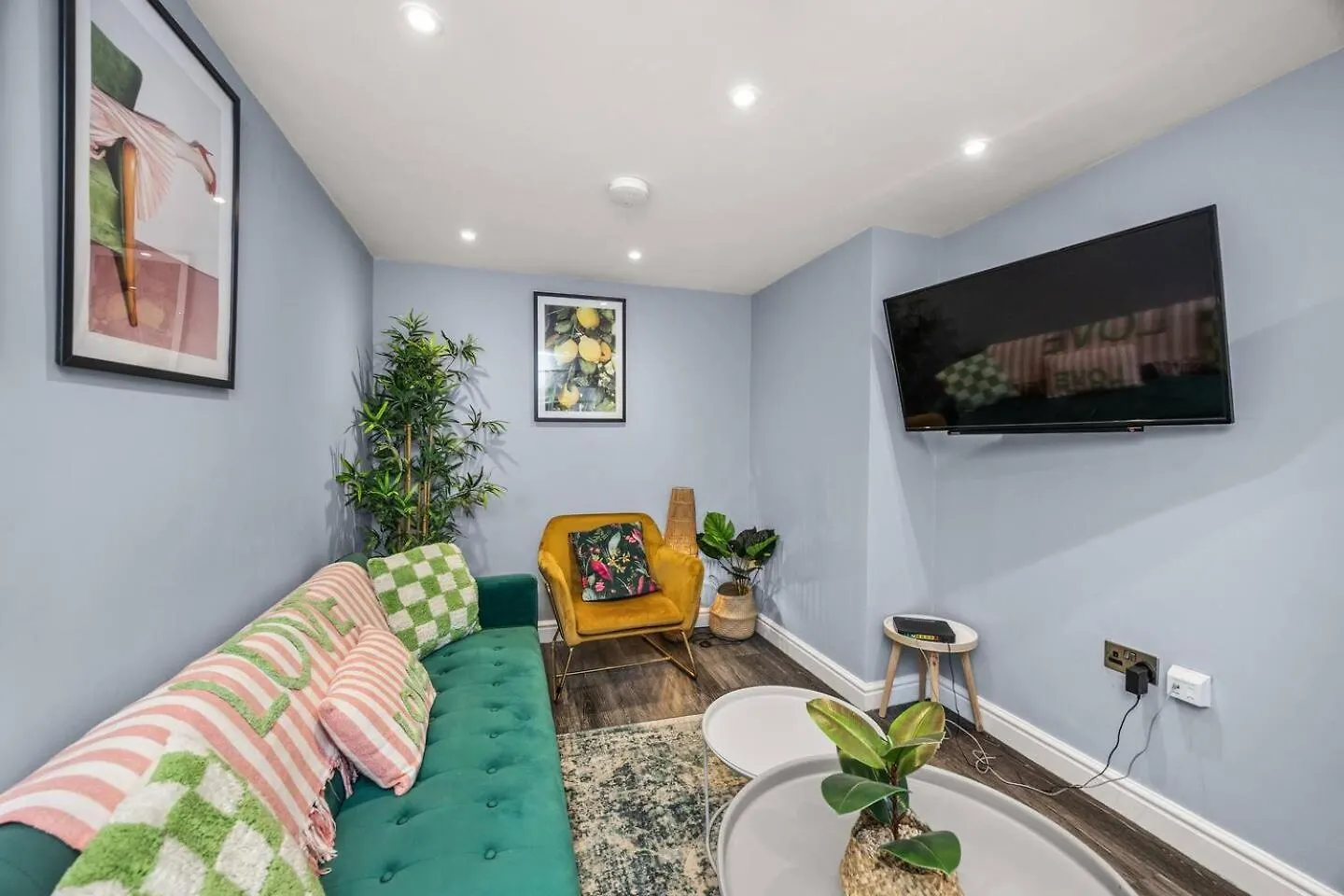 Garden Apartment Grand Central-Courtyard Garden! Brighton