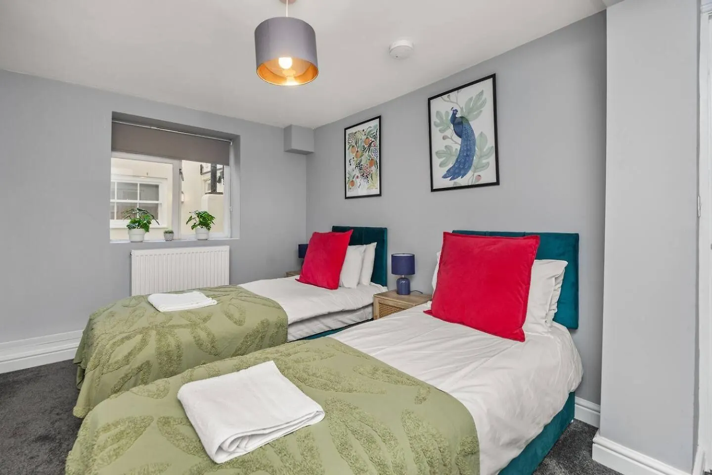 Garden Apartment Grand Central-Courtyard Garden! Brighton